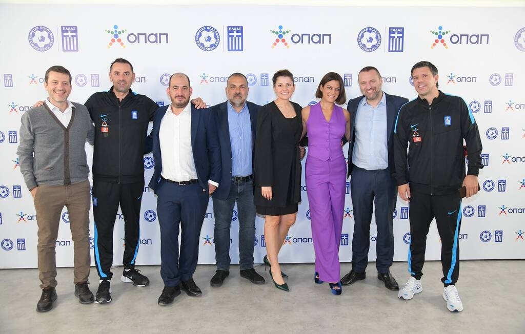 Μιχάλης Τσαπίδης, Press Officer της Ελληνικής Ποδοσφαιρικής Ομοσπονδίας, Θεοφάνης Κατεργιαννάκης, Προπονητής Τερματοφυλάκων Εθνικής Ανδρών, Μπάμπης Παπαδόπουλος, Marketing Manager της Ελληνικής Ποδοσφαιρικής Ομοσπονδίας, Θανάσης Μπασδέκης, Head of
