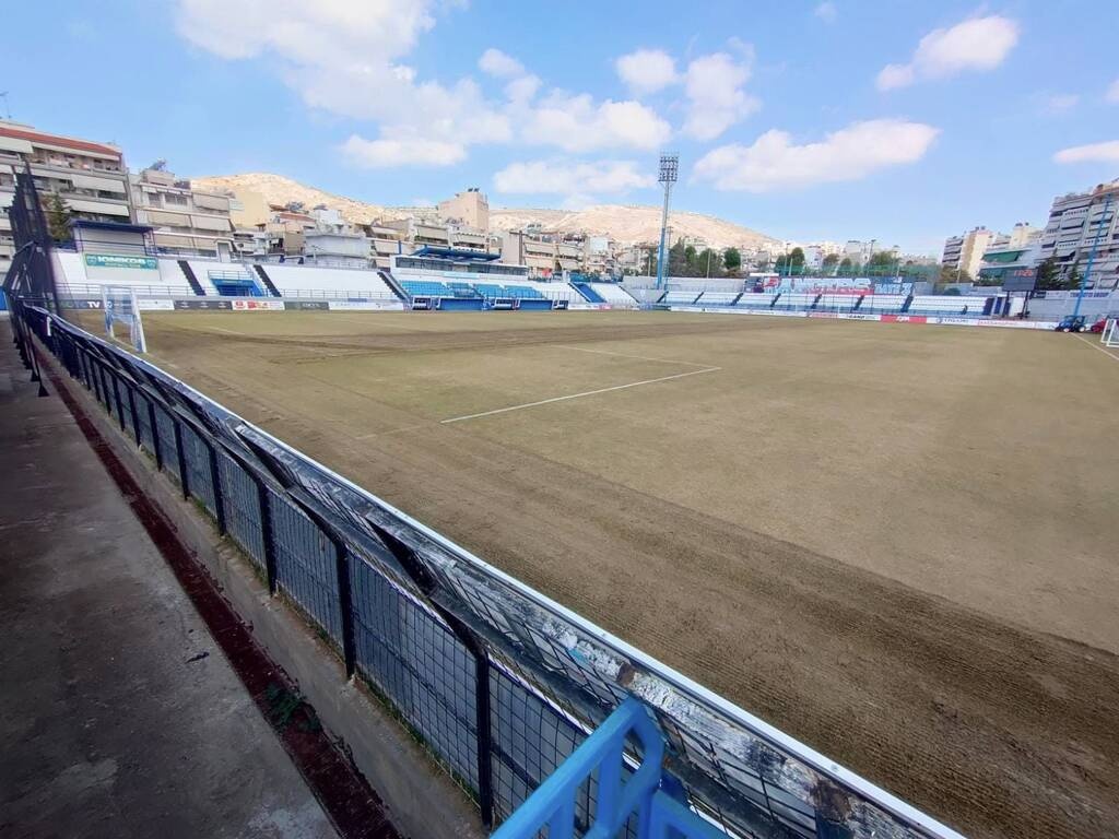 Ιωνικός: Νέος χλοοτάπητας μετά τη διακοπή (photos)