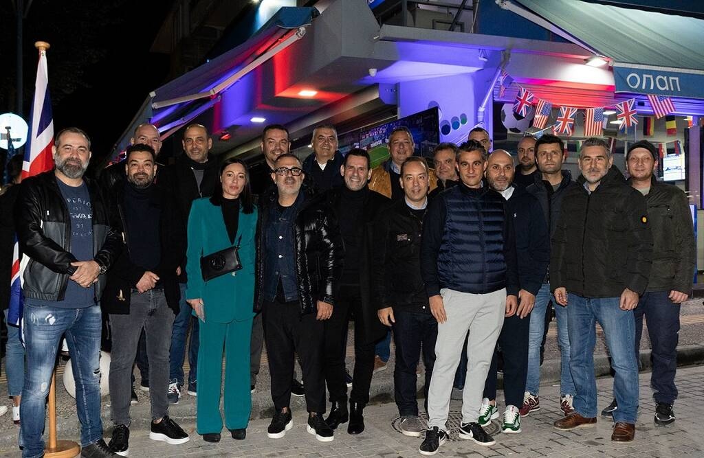 Ο αγώνας Αγγλία-ΗΠΑ όπως τον έζησαν οι φίλαθλοι σε κατάστημα ΟΠΑΠ στη Θεσσαλονίκη