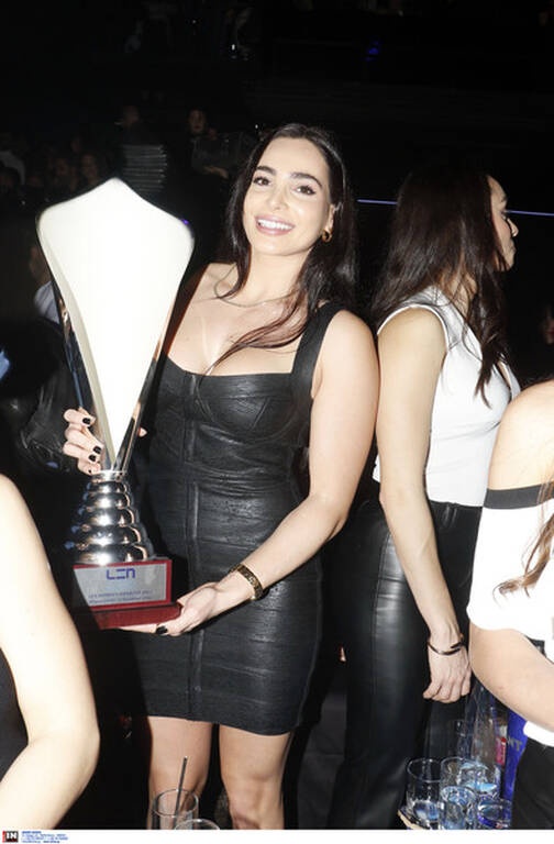 Ολυμπιακός: Γιόρτασαν την ευρωπαϊκή κούπα στα μπουζούκια τα κορίτσια του πόλο (video+photos)