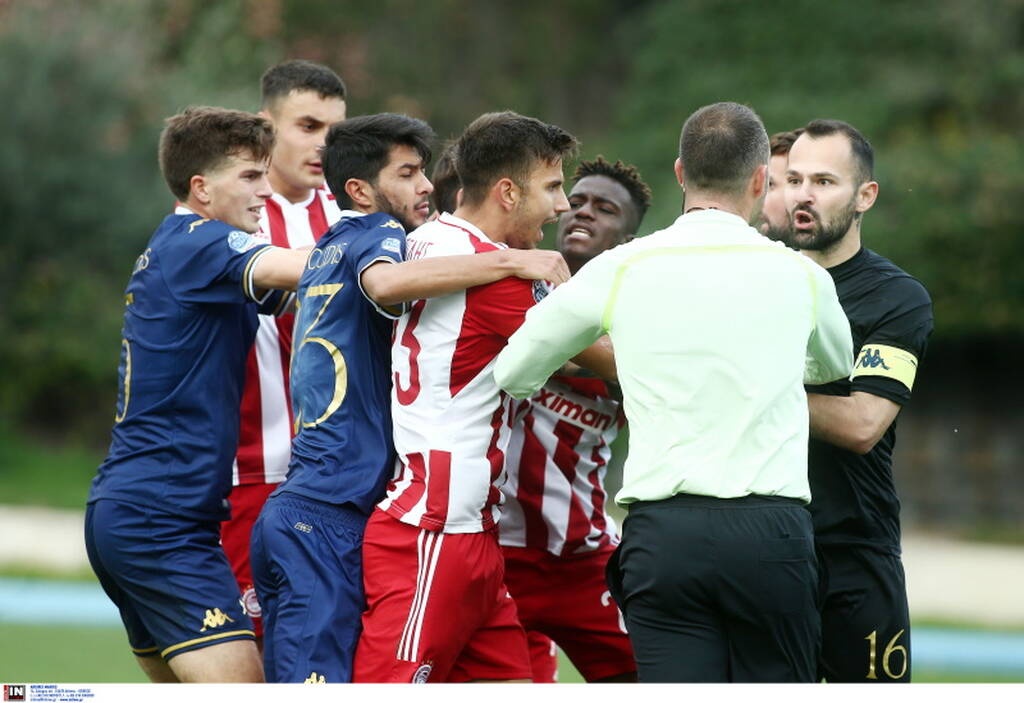 Super League 2: Έφυγε στο ημίχρονο ο Ολυμπιακός Β  - Η επίμαχη φάση που έφερε ένταση (videos)