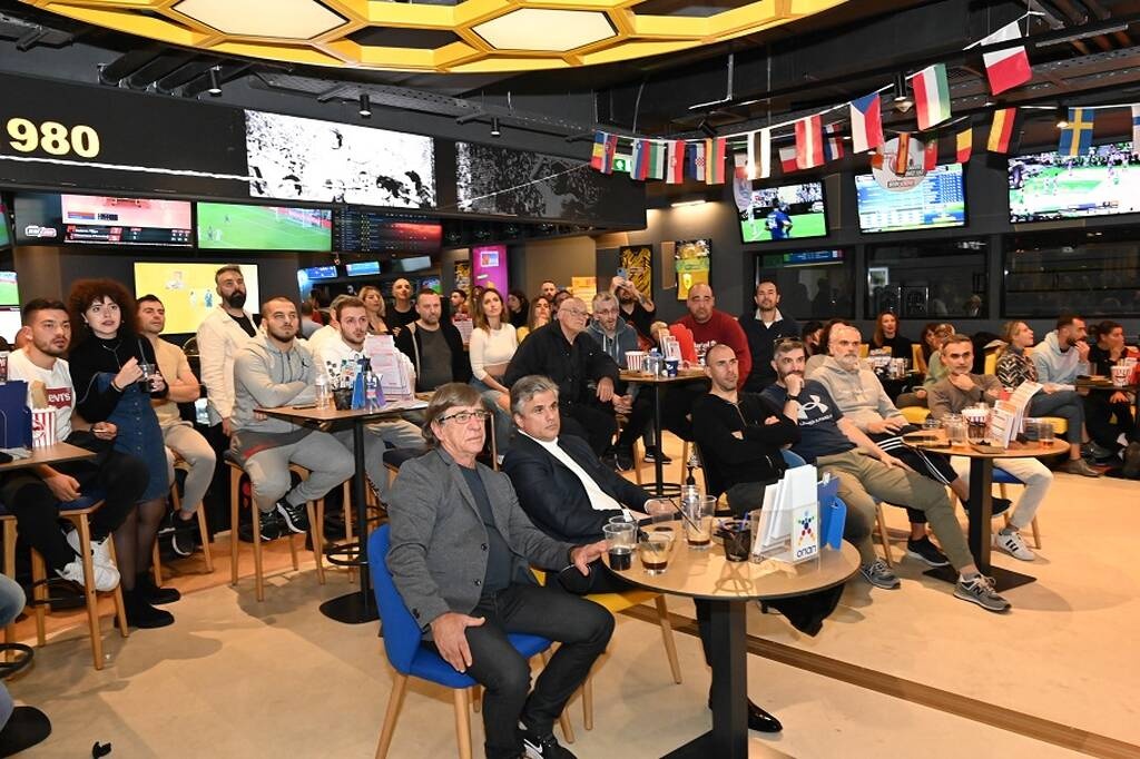 Ο ιστορικός τελικός του Παγκοσμίου στο κατάστημα ΟΠΑΠ στην ΟΠΑΠ Arena