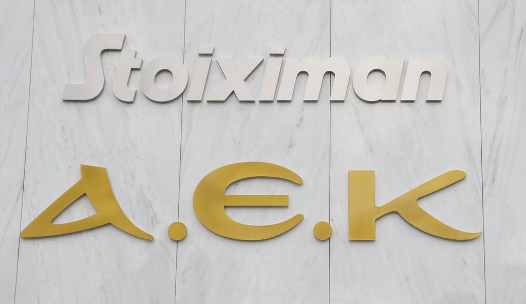 ΑΕΚ: Χορηγός η Stoiximan στο γλυπτό του δικέφαλου αετού, μπροστά από την «OPAP Arena» (photos)
