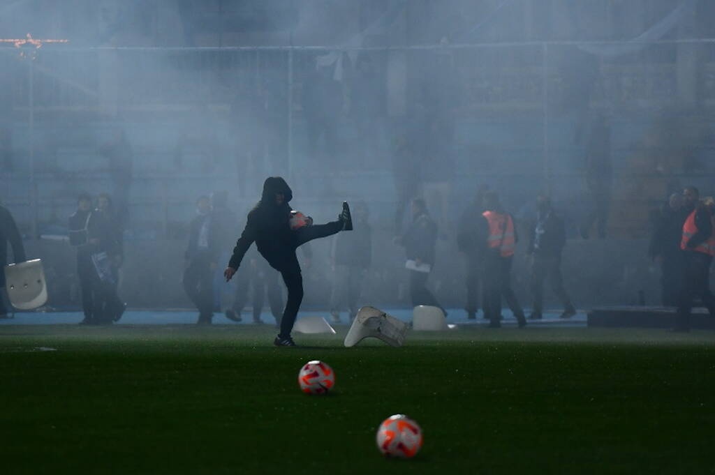 ΠΑΣ Γιάννινα-Ολυμπιακός: Παρατράγουδα και ένταση με οπαδούς στις εξέδρες (photos)