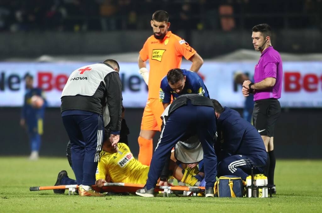 Άρης - Παναιτωλικός 1-0: Αποχώρησε βουρκωμένος με φορείο ο Πάλμα (photos)