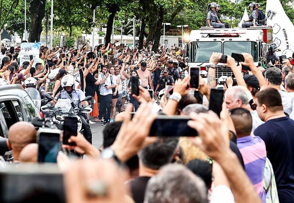 Η Βραζιλία συνόδευσε τον Πελέ στην τελευταία του κατοικία