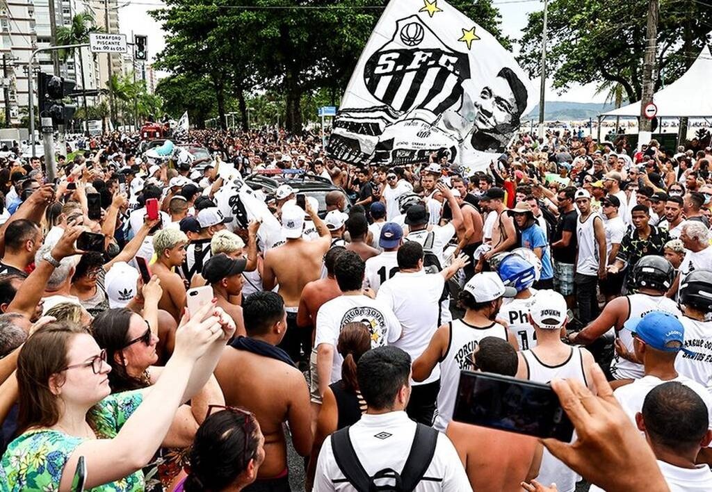 Η Βραζιλία συνόδευσε τον Πελέ στην τελευταία του κατοικία