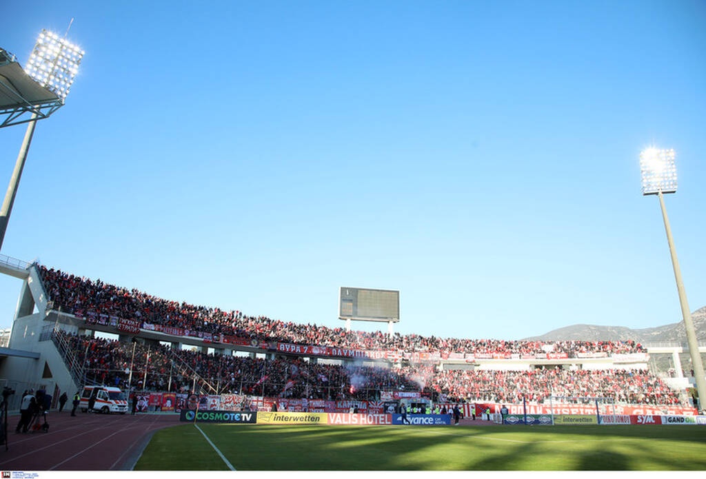 Βόλος-Ολυμπιακός 0-4: Πάρτι των Πειραιωτών στο Πανθεσσαλικό (vids+pics)