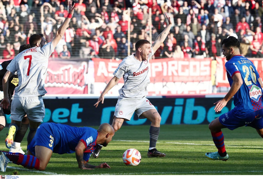 Βόλος-Ολυμπιακός 0-4: Πάρτι των Πειραιωτών στο Πανθεσσαλικό (vids+pics)