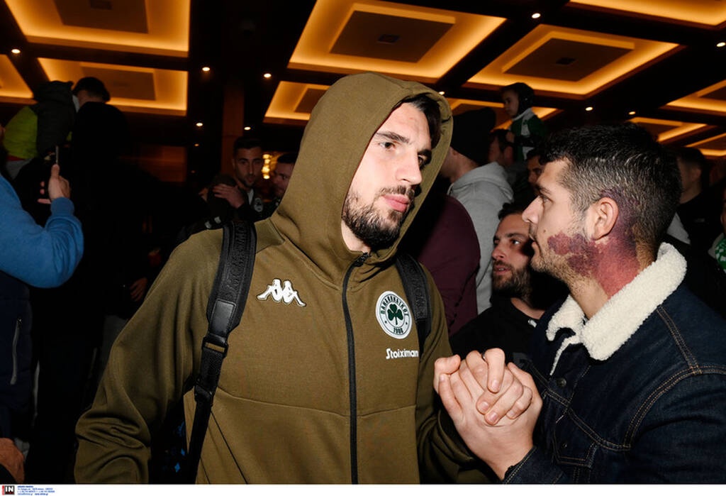 Οπαδοί του Παναθηναϊκού στο ξενοδοχείο πριν το ντέρμπι με την ΑΕΚ