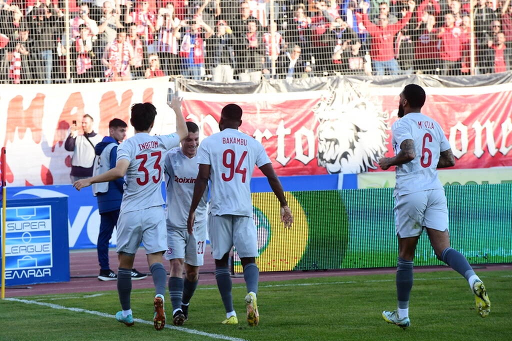 Βόλος-Ολυμπιακός 0-4: Πάρτι των Πειραιωτών στο Πανθεσσαλικό (vids+pics)