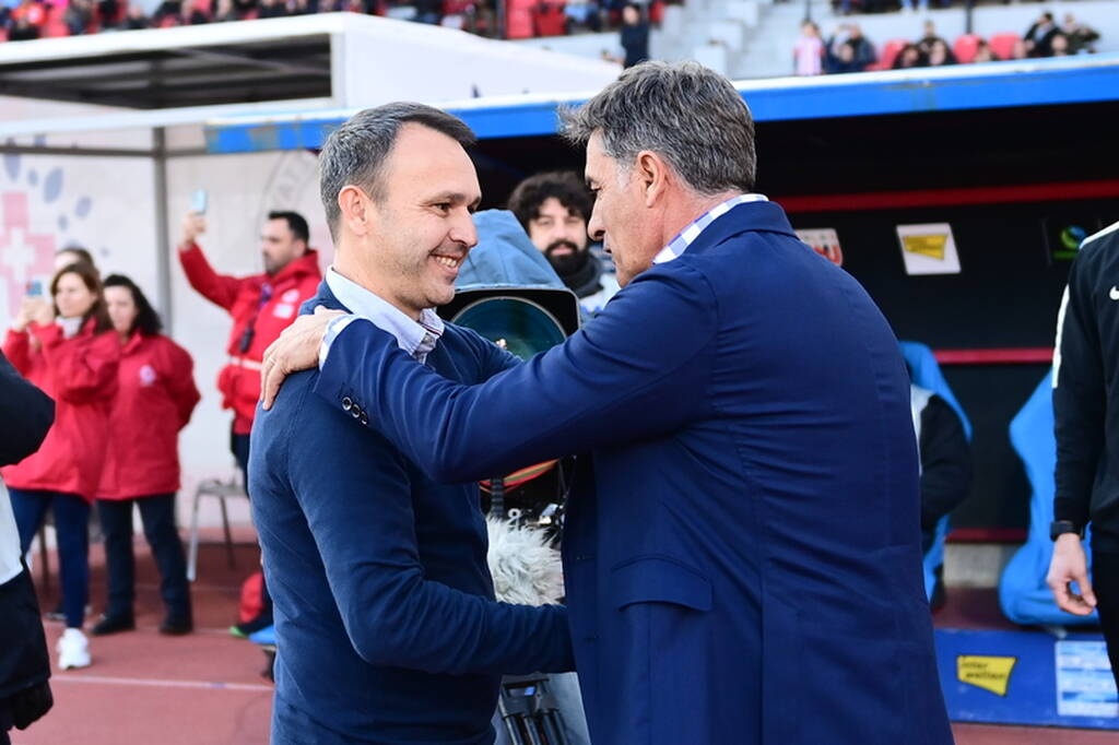 Βόλος-Ολυμπιακός 0-4: Πάρτι των Πειραιωτών στο Πανθεσσαλικό (vids+pics)