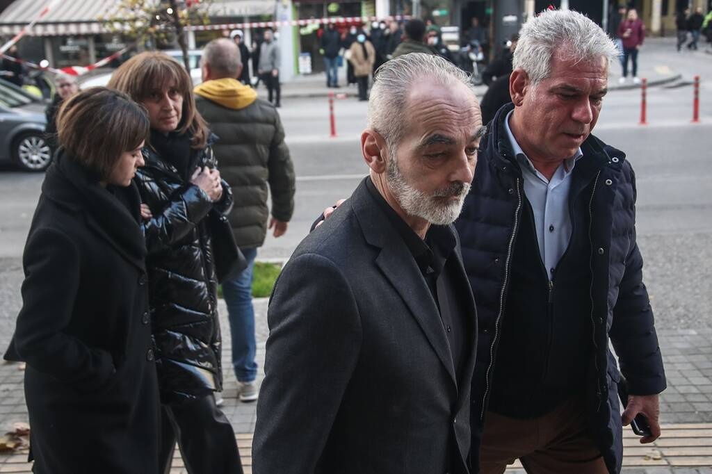 Δολοφονία Άλκη Καμπανού: Ξεκίνησε η δίκη - Το μήνυμα του πατέρα του για τη Δικαιοσύνη (videos)