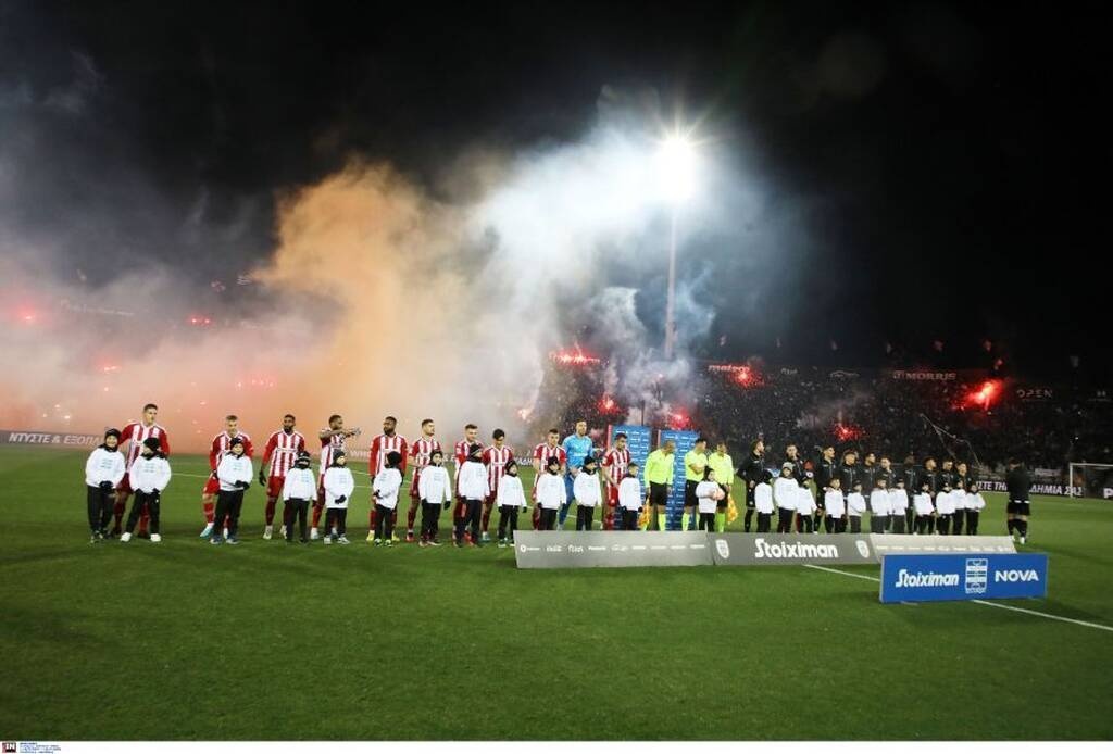 ΠΑΟΚ - Ολυμπιακός: Έφυγαν στα αποδυτήρια οι Πειραιώτες - Καθυστέρηση στη σέντρα