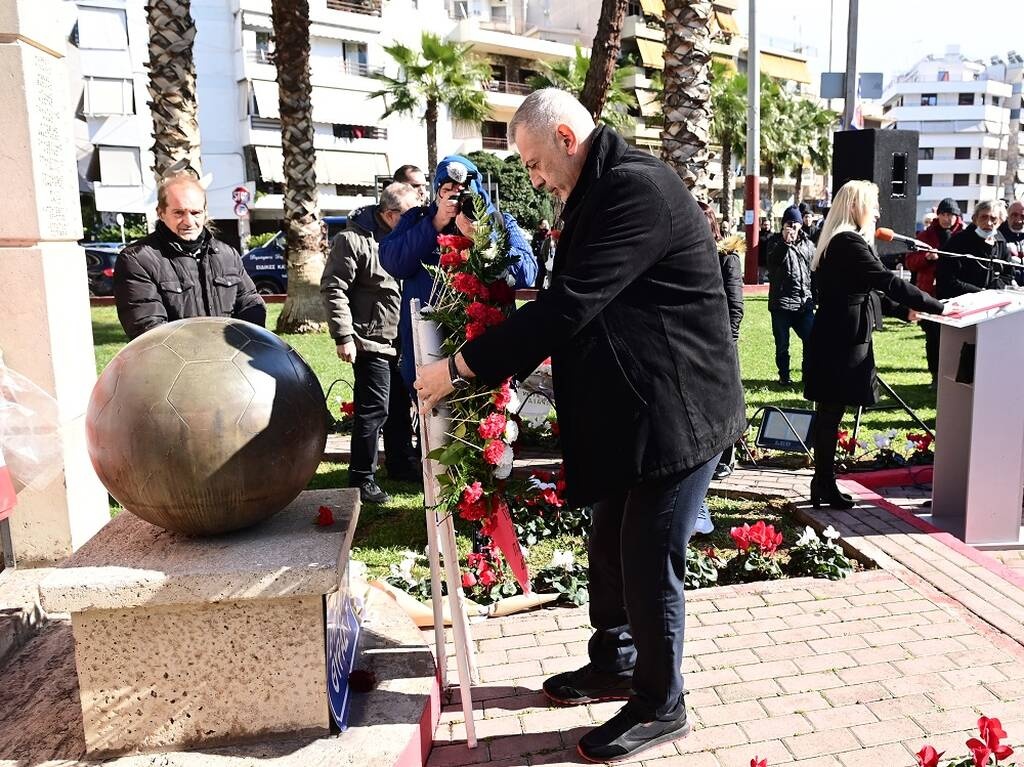 Ολυμπιακός: Τίμησε τη μνήμη των θυμάτων (photos)