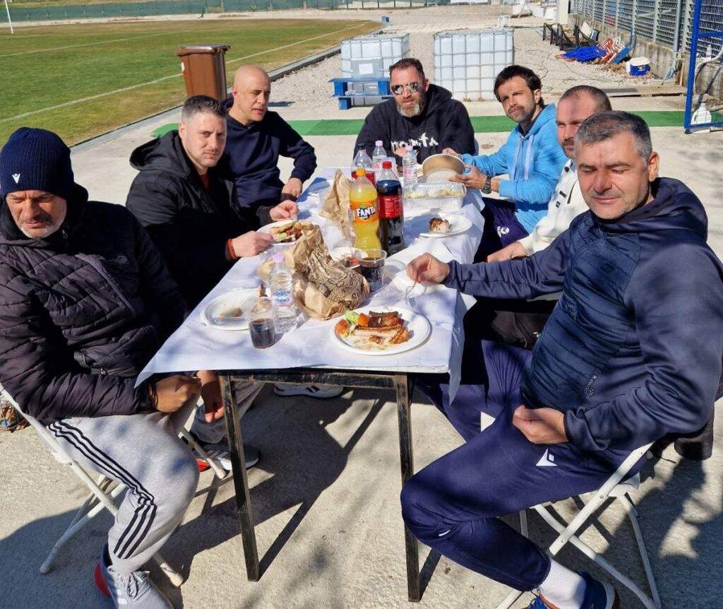 Το τσίκνισαν στη Λαμία (photos)