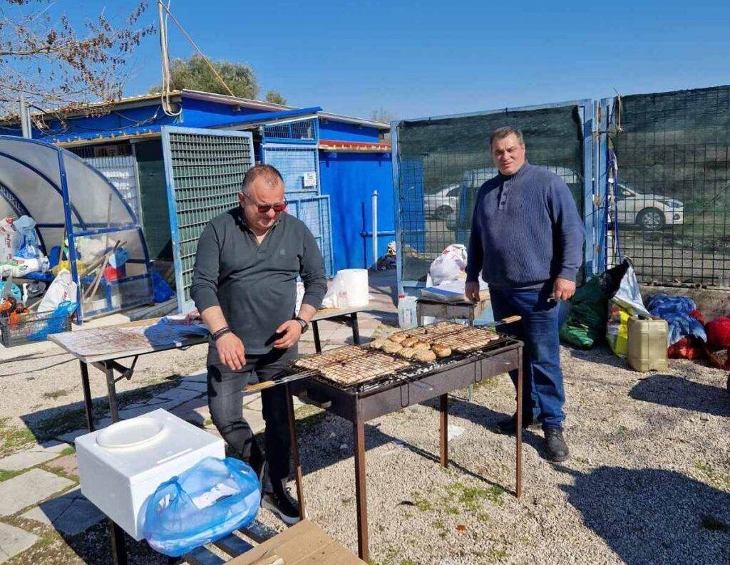 Το τσίκνισαν στη Λαμία (photos)