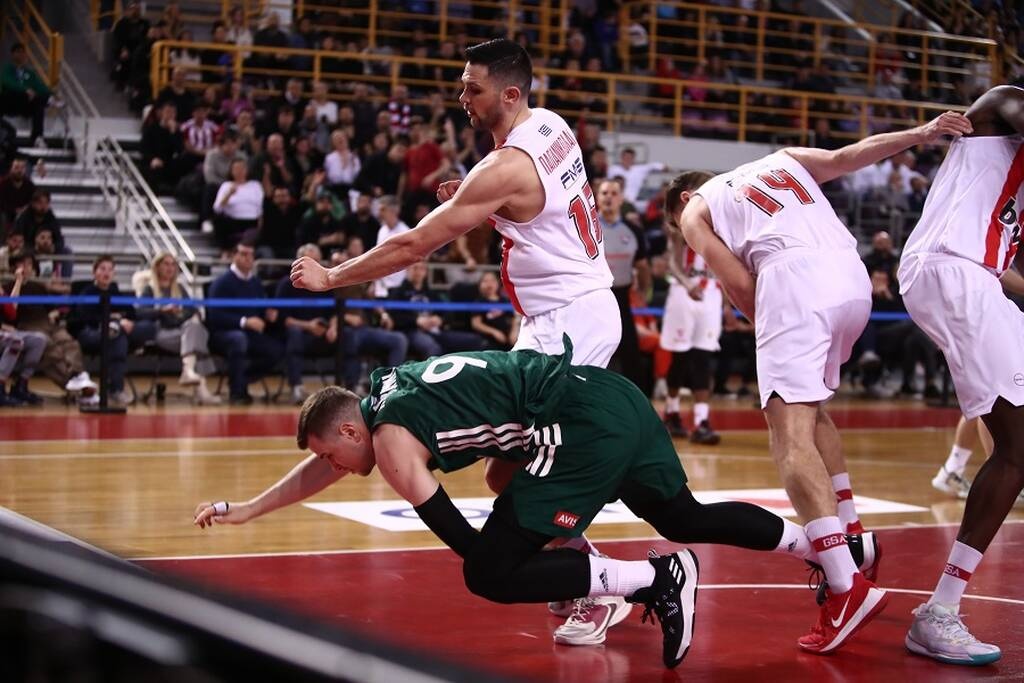 Ολυμπιακός - Παναθηναϊκός: Πρόκληση Παπανικολάου και επεισόδιο με Αγραβάνη (video+photos)