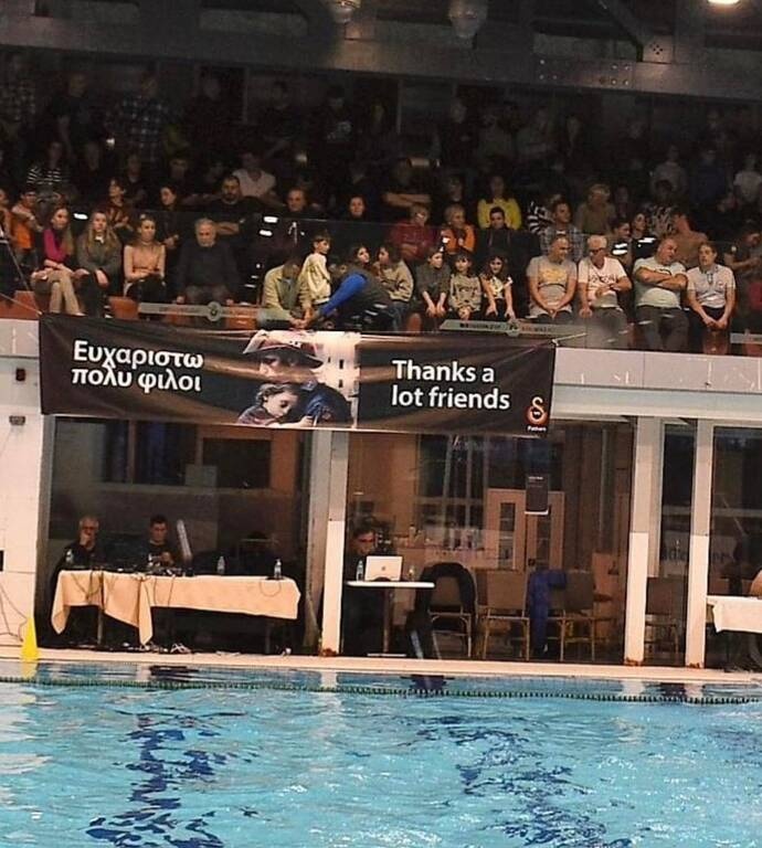 Γαλατά-Απόλλων: Συγκλονιστικό πανό των Τούρκων για τους Έλληνες διασώστες (photos)
