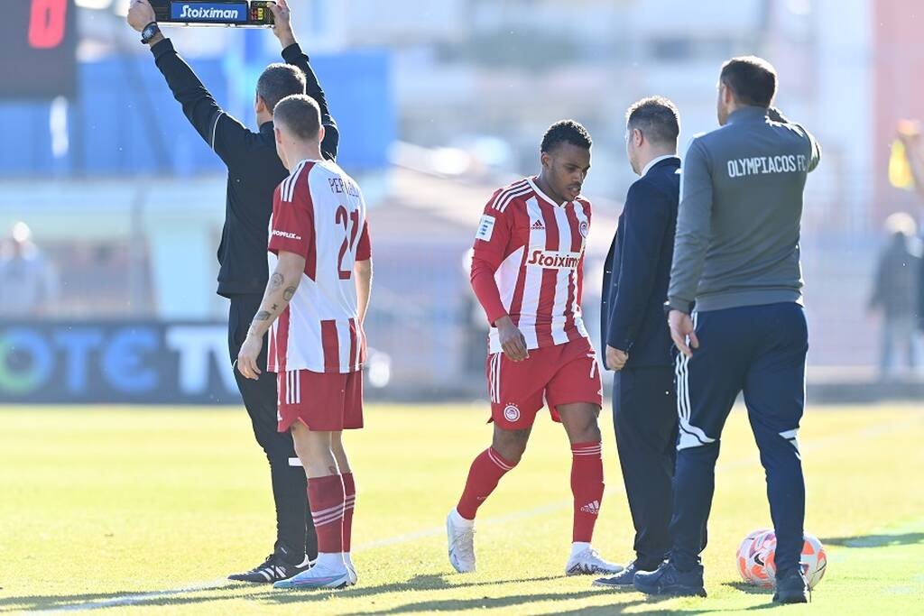 Λαμία - Ολυμπιακός: Έγινε αλλαγή στο 5' και ξέσπασε στον πάγκο ο Γκάρι Ροντρίγκες (video)