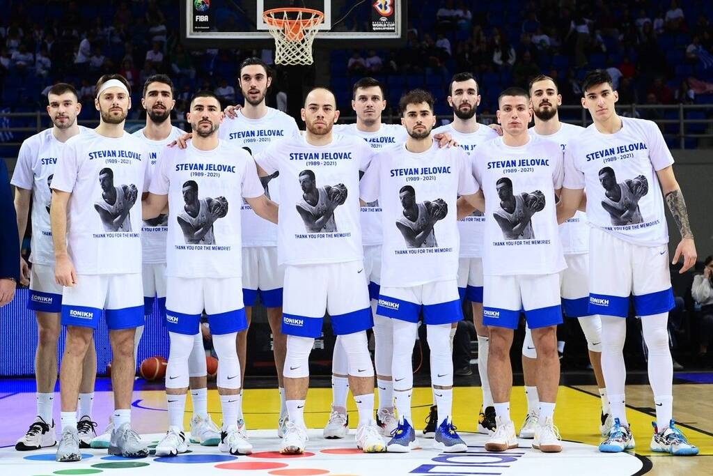 Ελλάδα-Σερβία: Συγκινητική κίνηση για τον Στέβαν Γέλοβατς στα Λιόσια (photo)