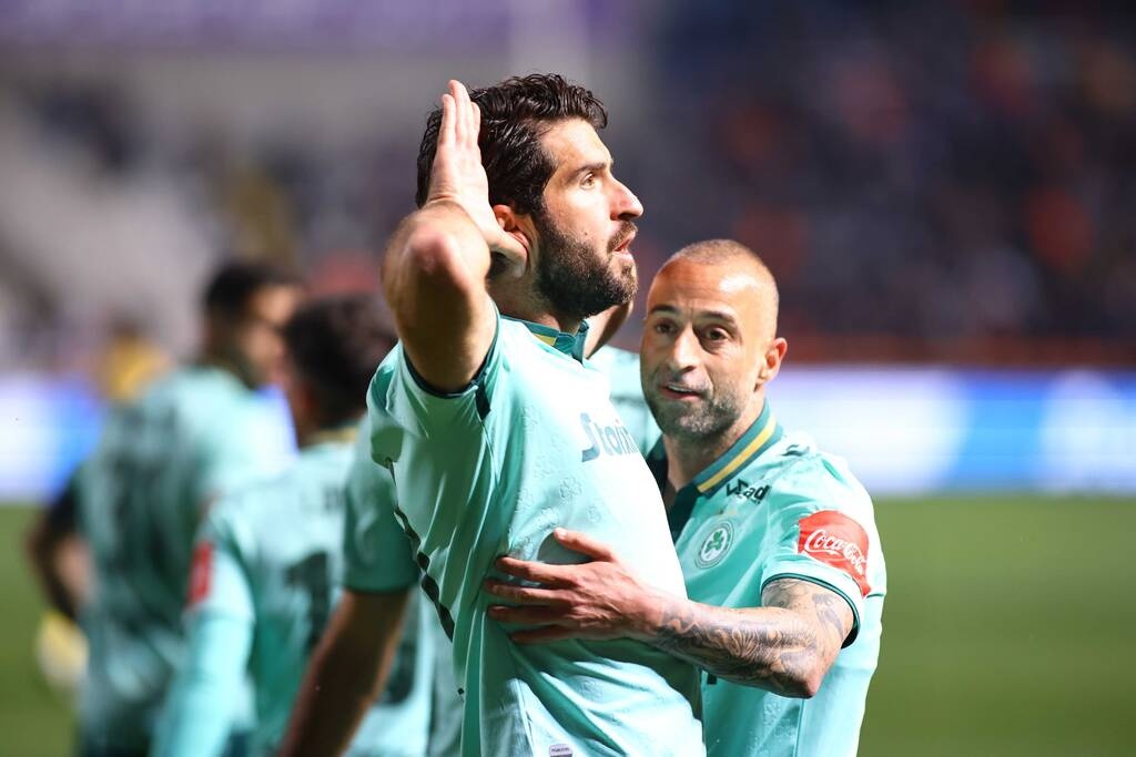 Κύπρος: Πρόκριση στο 97’ για Ομόνοια κόντρα στον ΑΠΟΕΛ – Πέταξαν μπουκάλι σε Ανσαριφάρντ (vid)