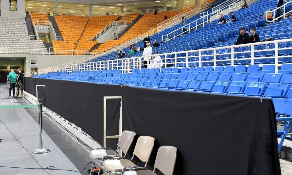 Παναθηναϊκός-Εφές: Πένθος και μαύρο πανό στο ΟΑΚΑ για την τραγωδία στα Τέμπη (photos)