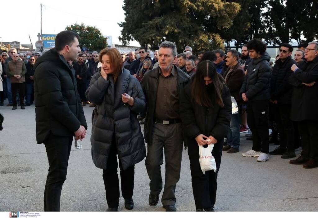 Τέμπη: Σπαρακτικές στιγμές στην κηδεία του 22χρονου ποδοσφαιριστή Ιορδάνη Αδαμάκη (video+photos)