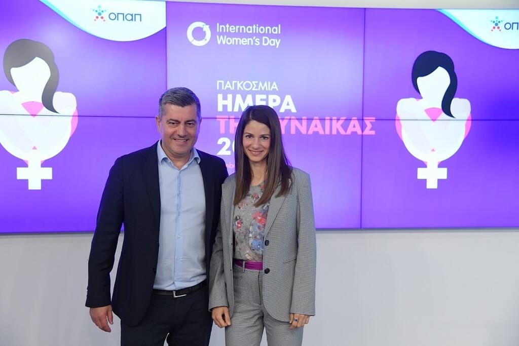 Ο Αναπληρωτής Διευθύνων Σύμβουλος του ΟΠΑΠ Οδυσσέας Χριστοφόρου και η Στέλλα Κάσδαγλη, ιδρυτικό μέλος του οργανισμού Women On Top