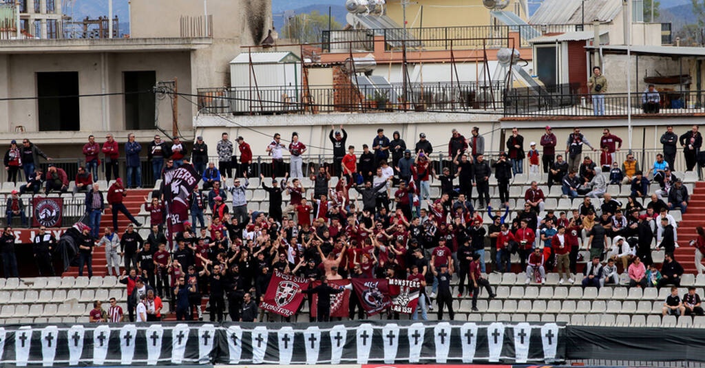 Super League 2: Ζήτησαν να κατέβει πανό για την τραγωδία των Τεμπών στο ΑΕΛ-Αναγ. Καρδίτσας (pics)