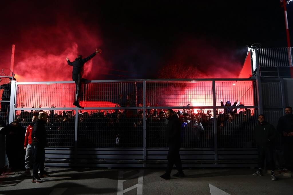 Ολυμπιακός: Χιλιάδες οπαδοί στου Ρέντη | Αποθέωση για τη νίκη επί της ΑΕΚ (photos)
