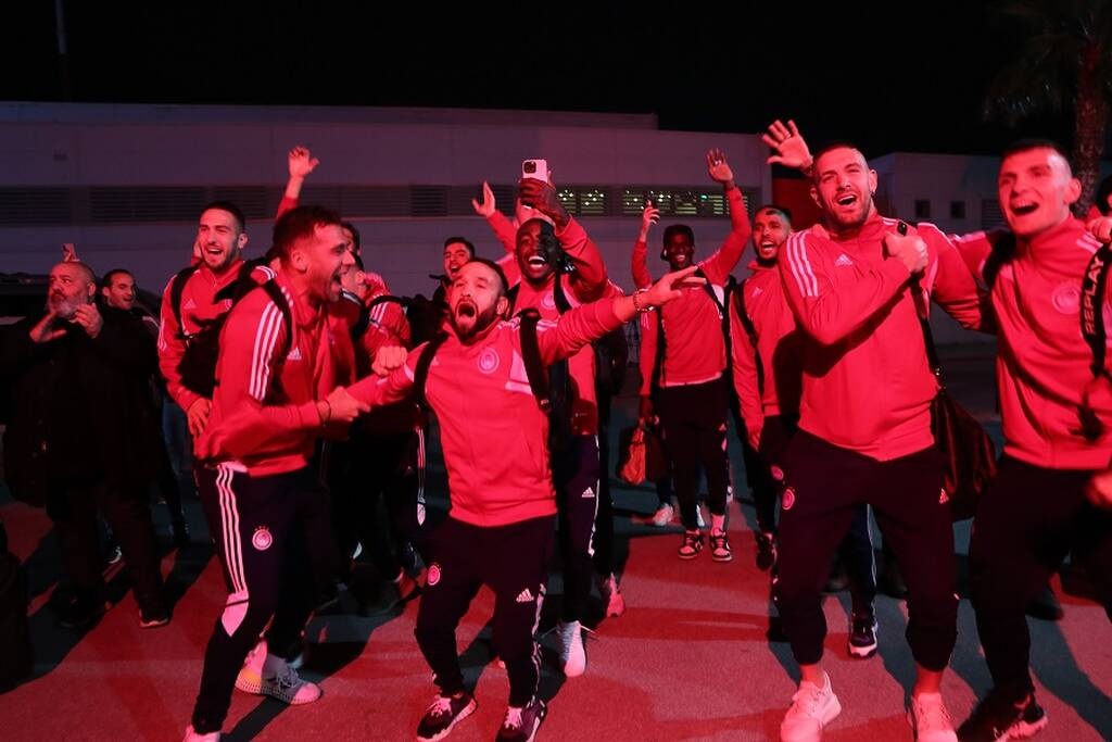 Ολυμπιακός: Χιλιάδες οπαδοί στου Ρέντη | Αποθέωση για τη νίκη επί της ΑΕΚ (photos)