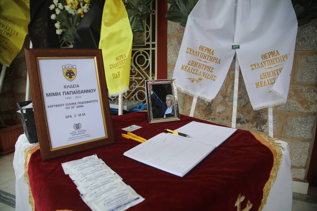 «Ράγισαν» και οι πέτρες με Νεστορίδη στο λαϊκό προσκύνημα του Μίμη Παπαϊωάννου (Video+Photos)