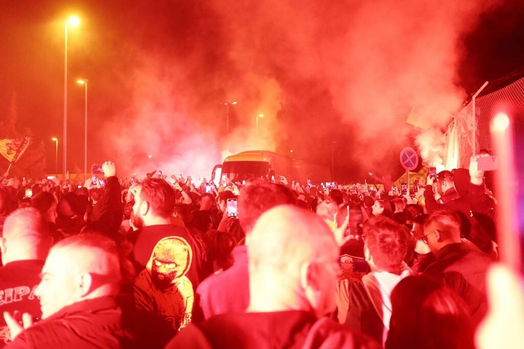 ΑΕΚ: Υποδοχή ηρώων στο «Ελ. Βενιζέλος» - Η αγκαλιά Μελισσανίδη σε Αλμέιδα (photos+videos)