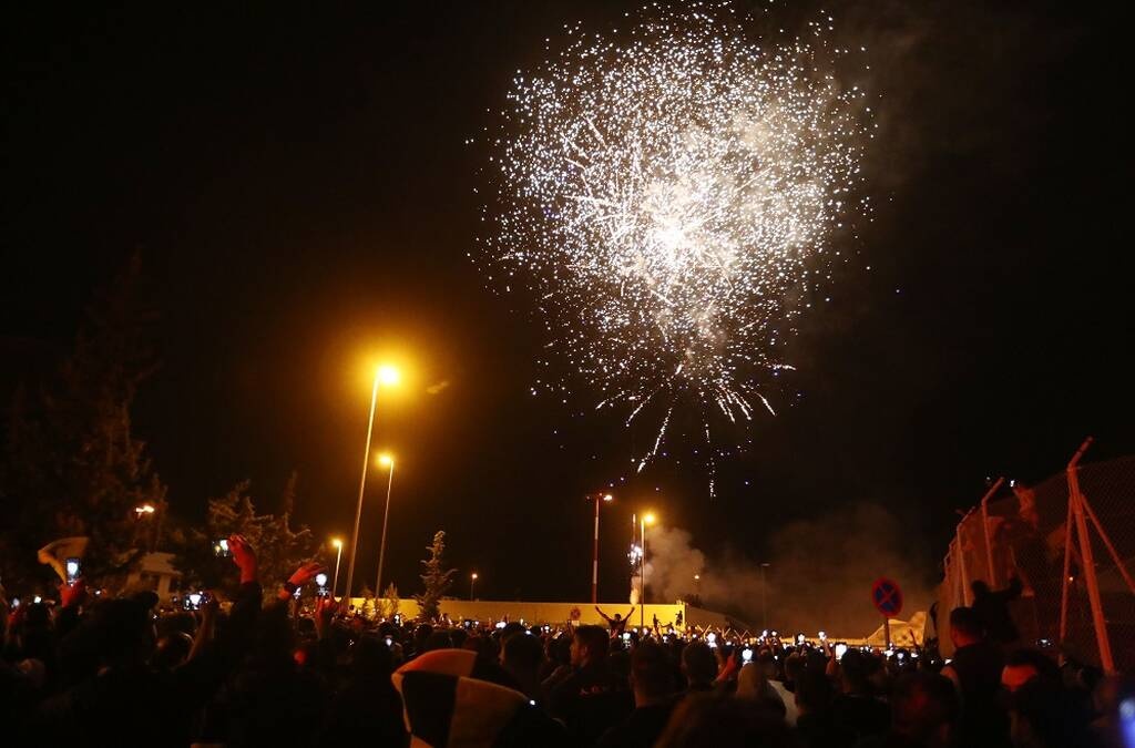 ΑΕΚ: Υποδοχή ηρώων στο «Ελ. Βενιζέλος» - Η αγκαλιά Μελισσανίδη σε Αλμέιδα (photos+videos)
