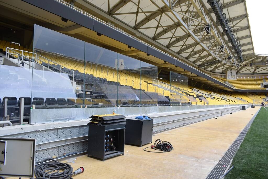 AEK: «Χτίζεται» η νέα εικόνα της «OPAP Arena» - Τοποθετούνται τα γυάλινα στηθαία