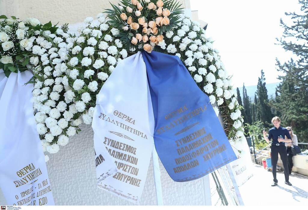 Τελευταίο αντίο στον Γιώργο Γεωργίου - Συντετριμμένες η σύζυγος και η κόρη του