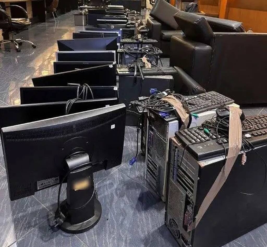 Έφοδος της ΕΛ.ΑΣ. σε ακόμα ένα παράνομο μίνι καζίνο στην Καλλιθέα - 8 συλλήψεις