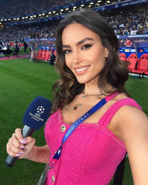 Champions League: Αναστάτωσε τα ελληνικά νησιά η πιο καυτή Αλβανίδα παρουσιάστρια (photos)