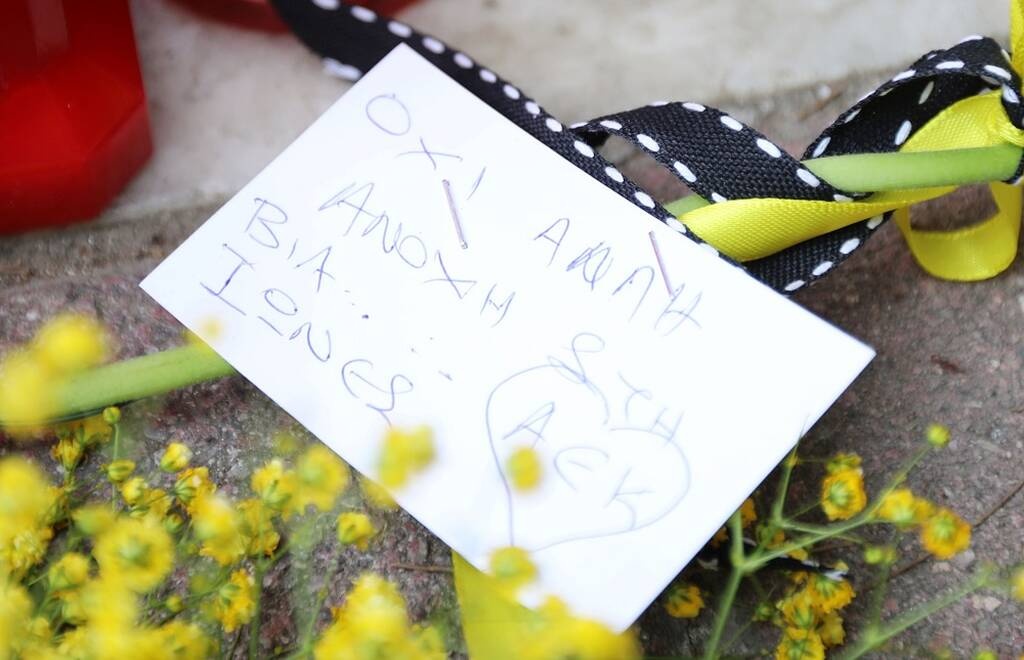 ΑΕΚ: Οι παίκτες απέτιναν φόρο τιμής στον Μιχάλη – Άφησαν λουλούδια στο σημείο της δολοφονίας