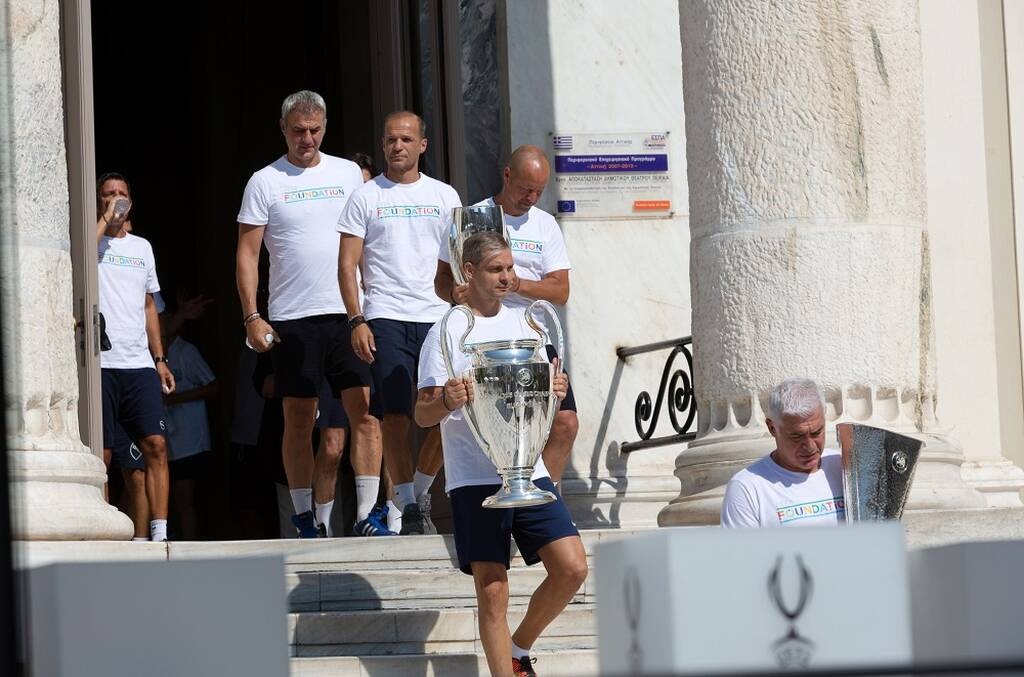 UEFA Super Cup, Μάντσεστερ Σίτι – Σεβίλλη: Ξεκίνησε η γιορτή στον Πειραιά, με τους Legends 2004