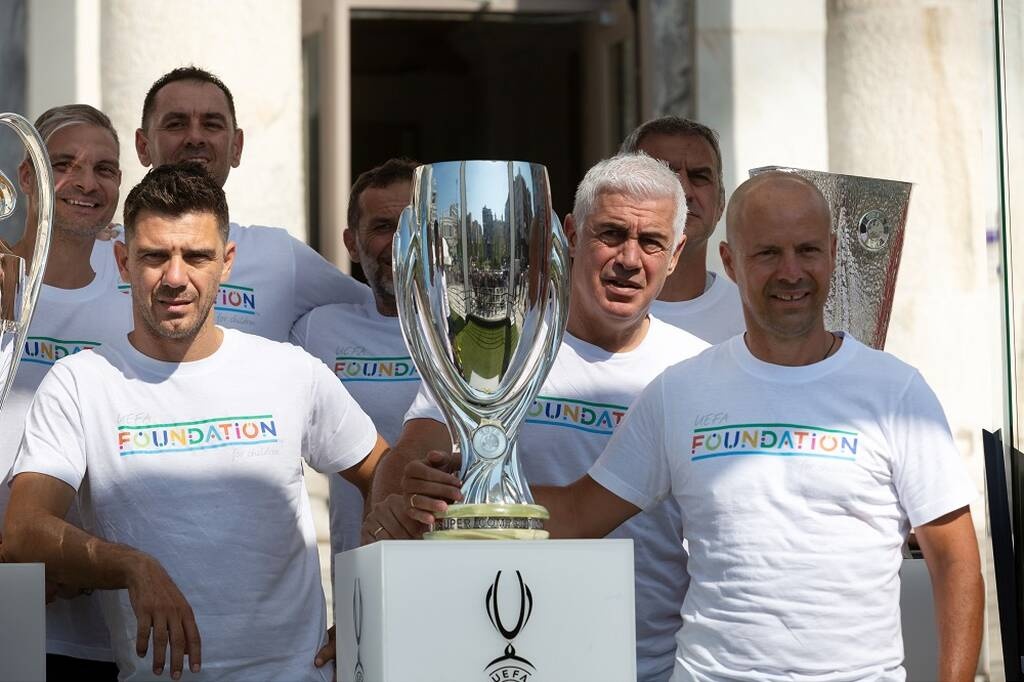 UEFA Super Cup, Μάντσεστερ Σίτι – Σεβίλλη: Ξεκίνησε η γιορτή στον Πειραιά, με τους Legends 2004