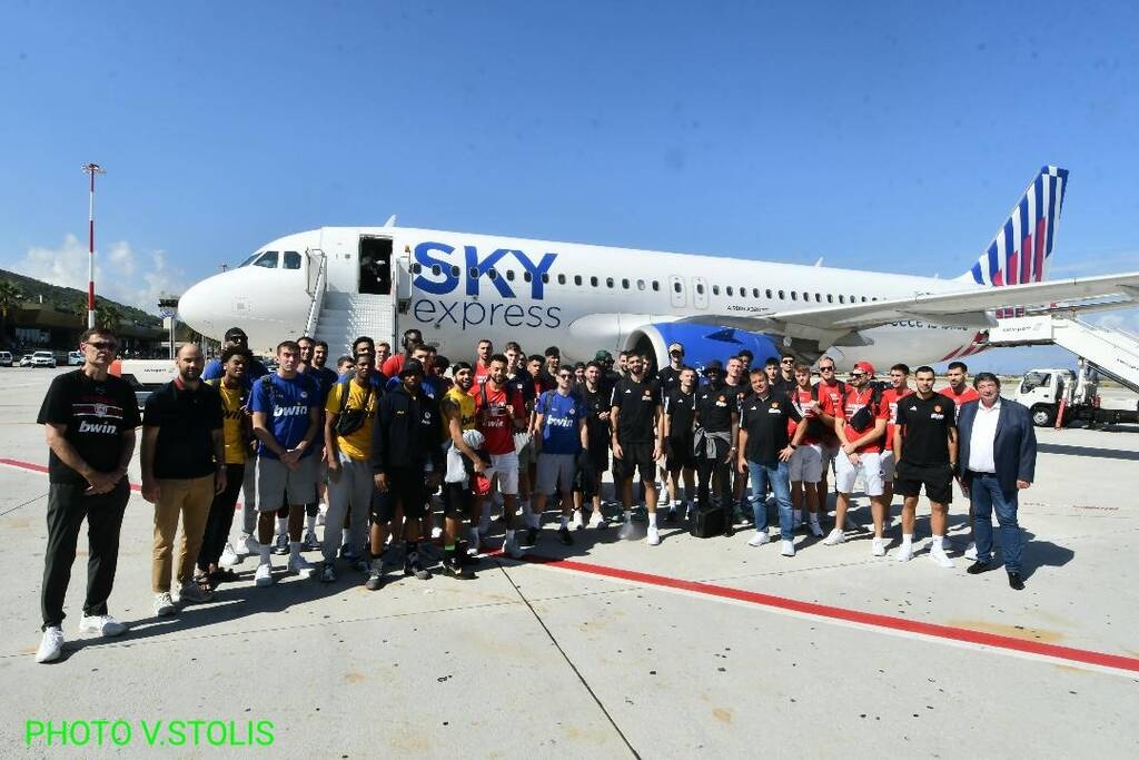 Super Cup 2023: Το τετ α τετ του Σπανούλη με τον Σλούκα και η αγκαλιά στον Μήτογλου (pics)