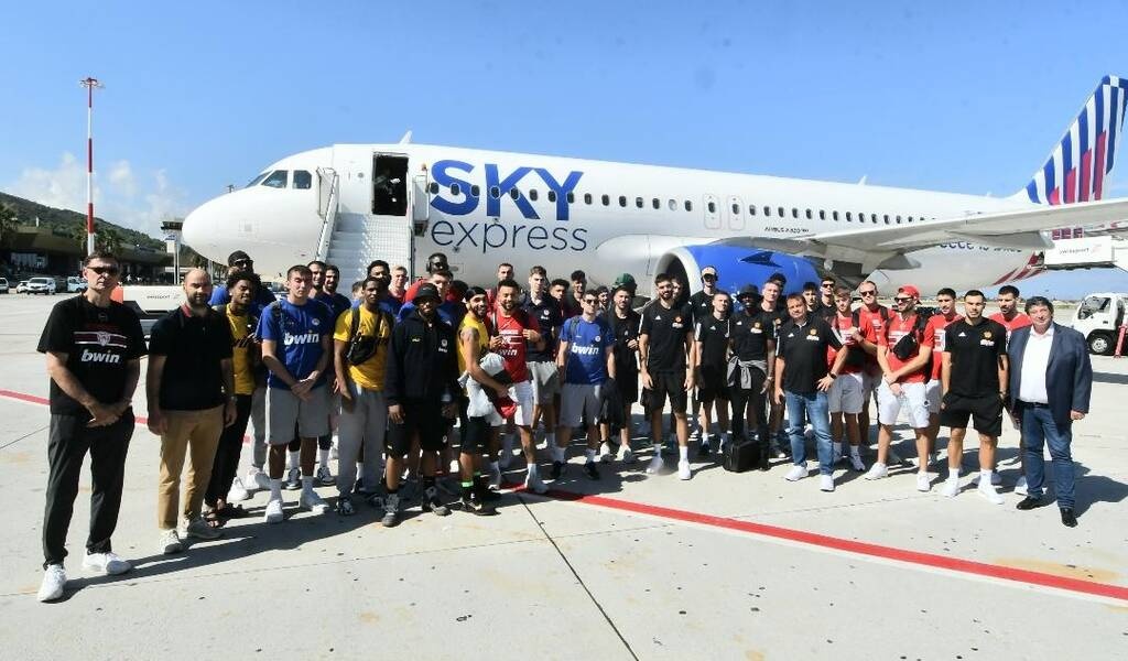 Super Cup 2023: Το τετ α τετ του Σπανούλη με τον Σλούκα και η αγκαλιά στον Μήτογλου (pics)