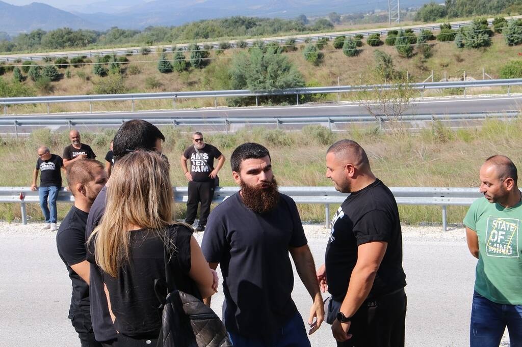 ΠΑΟΚ: Το ετήσιο μνημόσυνο για τους έξι φίλους του στα Τέμπη – «Αδέρφια, ζείτε…»