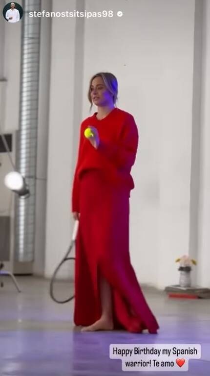 Στέφανος Τσιτσιπάς: Η έκπληξή του στην Πάουλα Μπαντόσα για τα γενέθλιά της και η τούρτα υπερπαραγωγή