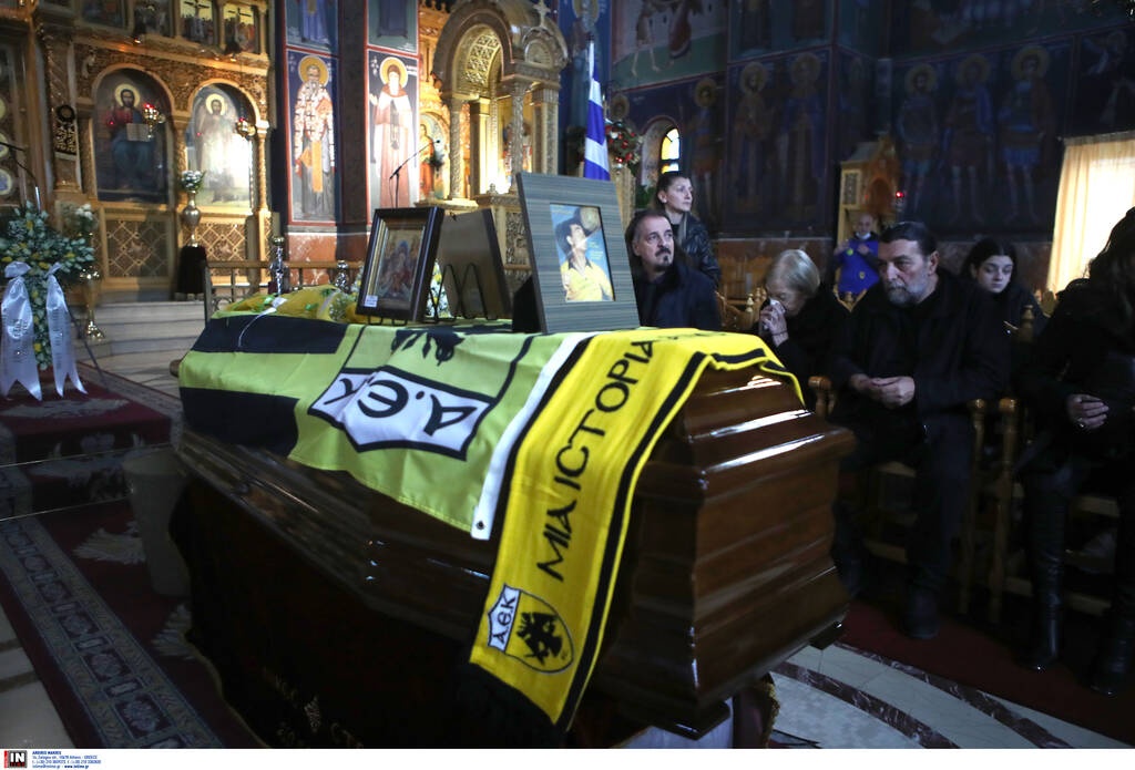 Κώστας Νεστορίδης: Οι φίλοι της ΑΕΚ αποχαιρετούν τον θρυλικό «Νέστορα» - Σε λαϊκό προσκύνημα η σόρος