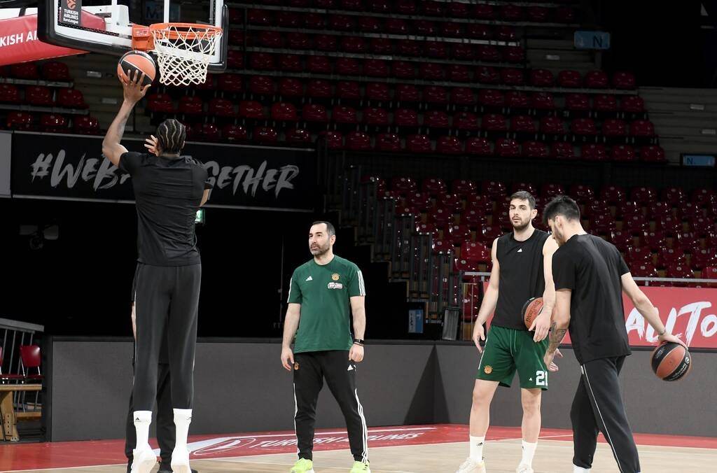 Με νέα εμφάνιση ο Κώστας Αντετοκούνμπο