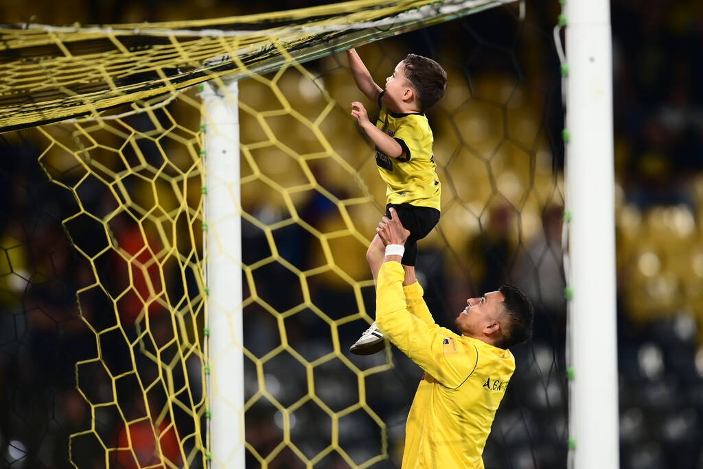 ΑΕΚ – Άρης: Το εντυπωσιακό κορεό για τα 100 χρόνια κι η οικογενειακή ατμόσφαιρα στο φινάλε (video)