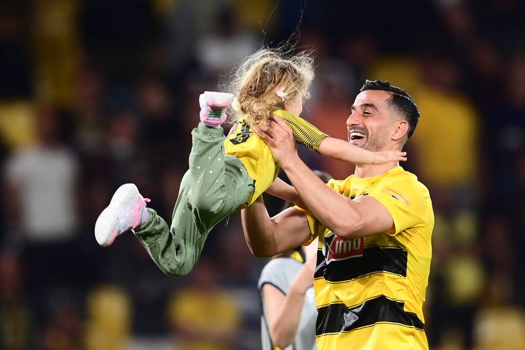 ΑΕΚ – Άρης: Το εντυπωσιακό κορεό για τα 100 χρόνια κι η οικογενειακή ατμόσφαιρα στο φινάλε (video)